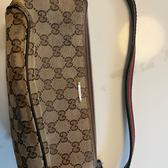 Gucci shoulder bag. - Picture 2 of 5